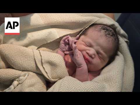 Thumbnail for Paramedics help passenger give birth on Delta flight just before landing