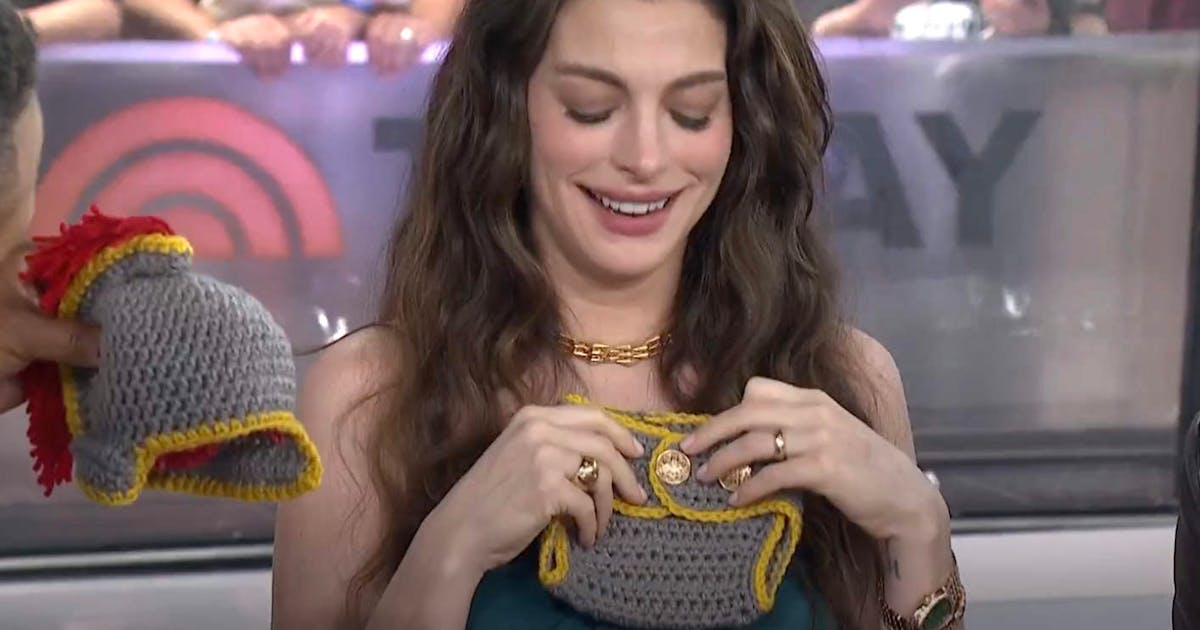 Pregnant Anne Hathaway emotional at special themed baby gift