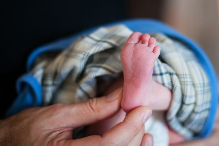 premature baby blue feet