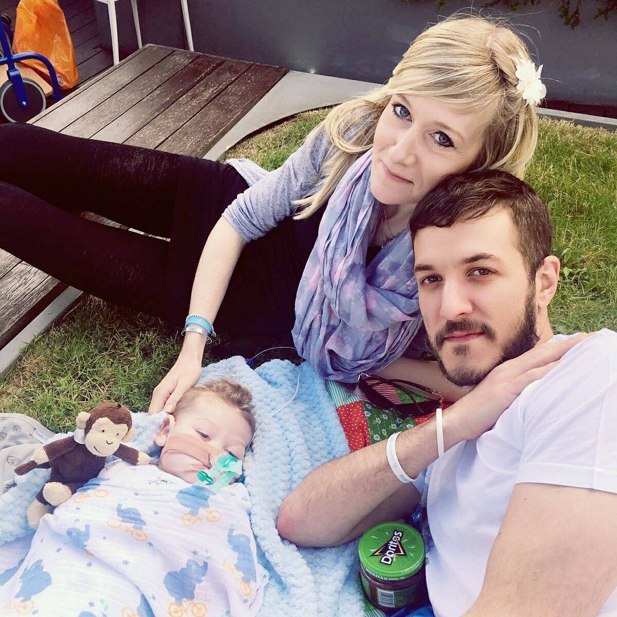 Connie Yates and Chris Gard enjoy a picnic with their son Charlie Gard who was on life support.