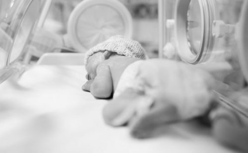 Preemie born in UK at 24 weeks goes home after 98 days in NICU