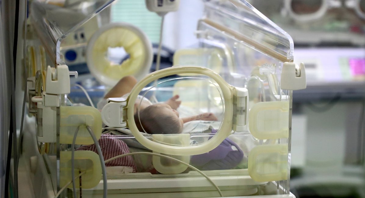 Trisomy 18, newborn, incubator