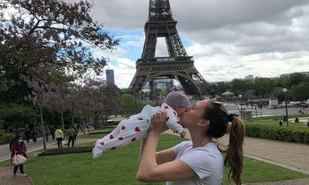 breastfeeding daughter