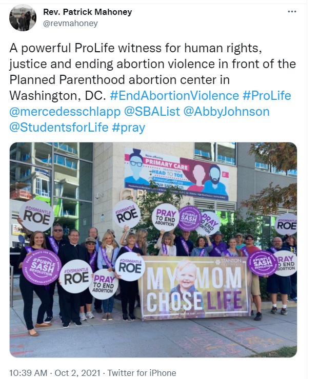 Image: Prolife witness ouside Planned Parenthood (Image: Twitter)