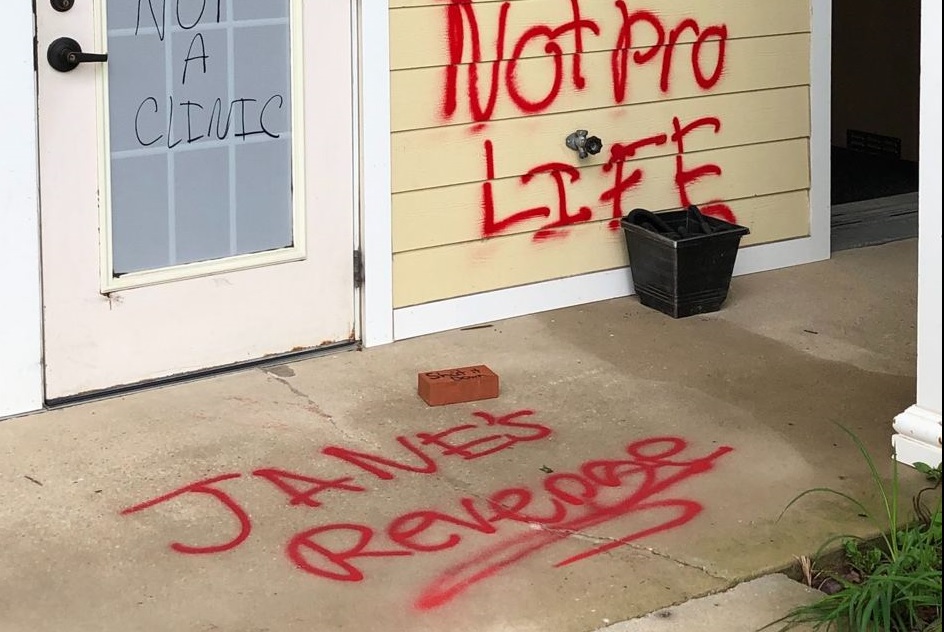 Image: Jane's Revenge spray painted on pro-life pregnancy center